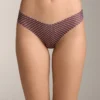 3 pary klasycznych majtek Bikini z niewidocznym wycięciem w kształcie litery V, wykonanych z mieszanki poliamidu i wyciętych laserowo 3 pary klasycznych majtek Bikini z niewidocznym wycięciem w kształcie litery V, wykonanych z mieszanki poliamidu i wyciętych laserowo