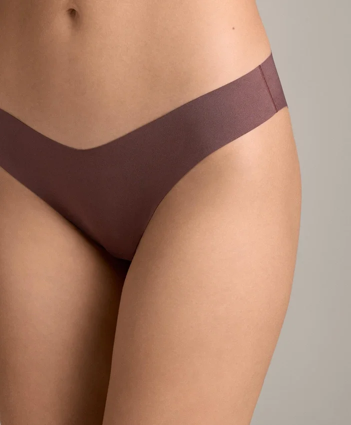 3 pary klasycznych majtek Bikini z niewidocznym wycięciem w kształcie litery V, wykonanych z mieszanki poliamidu i wyciętych laserowo 3 pary klasycznych majtek Bikini z niewidocznym wycięciem w kształcie litery V, wykonanych z mieszanki poliamidu i wyciętych laserowo