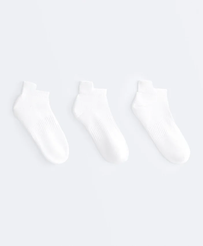 3 pary sportowych skarpetek do butów typu sneaker z mieszanki bawełny z zakładką na pięcie 3 pary sportowych skarpetek do butów typu sneaker z mieszanki bawełny z zakładką na pięcie