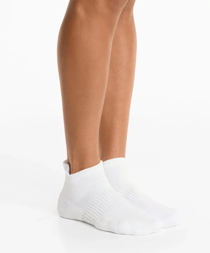 3 pary sportowych skarpetek do butów typu sneaker z mieszanki bawełny z zakładką na pięcie 3 pary sportowych skarpetek do butów typu sneaker z mieszanki bawełny z zakładką na pięcie