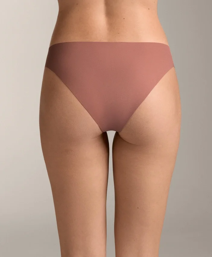 5 klasycznych majtek z mieszanki poliamidu z niewidocznym wycięciem w kształcie litery V w kolorach Pantone™ 5 klasycznych majtek z mieszanki poliamidu z niewidocznym wycięciem w kształcie litery V w kolorach Pantone™