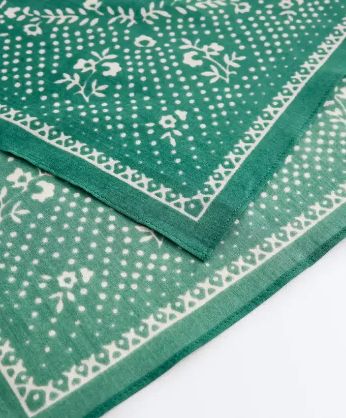 Bandana w kwiatowy wzór, 100% bawełna Bandana w kwiatowy wzór, 100% bawełna