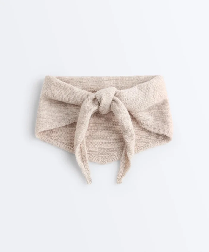 Bandana z dzianiny 90% wełna, 10% kaszmir Bandana z dzianiny 90% wełna, 10% kaszmir