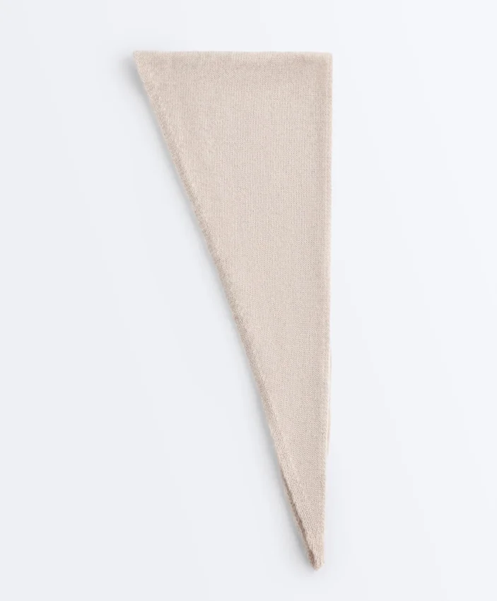 Bandana z dzianiny 90% wełna, 10% kaszmir Bandana z dzianiny 90% wełna, 10% kaszmir