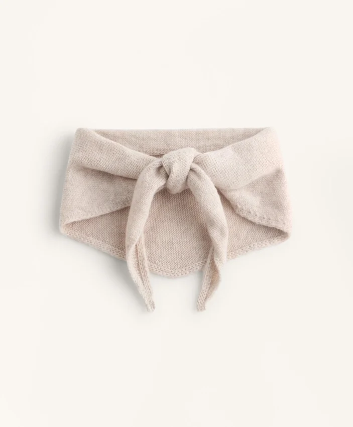 Bandana z dzianiny 90% wełna, 10% kaszmir Bandana z dzianiny 90% wełna, 10% kaszmir