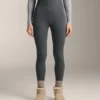 Bardzo wysokie, bezszwowe, wyjątkowo ciepłe legginsy z prążkowanym wykończeniem, sięgające do kostek, 70 cm Bardzo wysokie, bezszwowe, wyjątkowo ciepłe legginsy z prążkowanym wykończeniem, sięgające do kostek, 70 cm