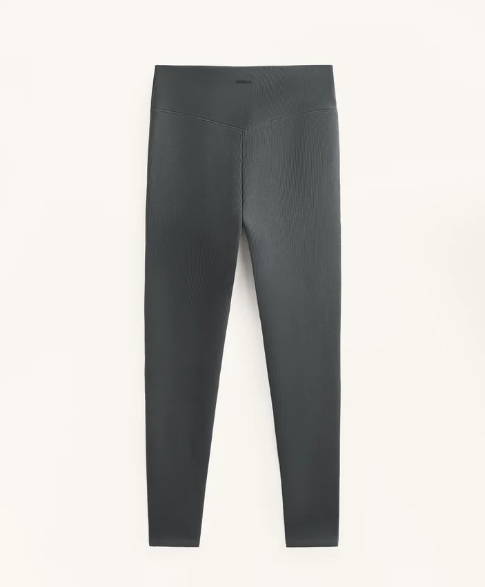 Bardzo wysokie, bezszwowe, wyjątkowo ciepłe legginsy z prążkowanym wykończeniem, sięgające do kostek, 70 cm Bardzo wysokie, bezszwowe, wyjątkowo ciepłe legginsy z prążkowanym wykończeniem, sięgające do kostek, 70 cm