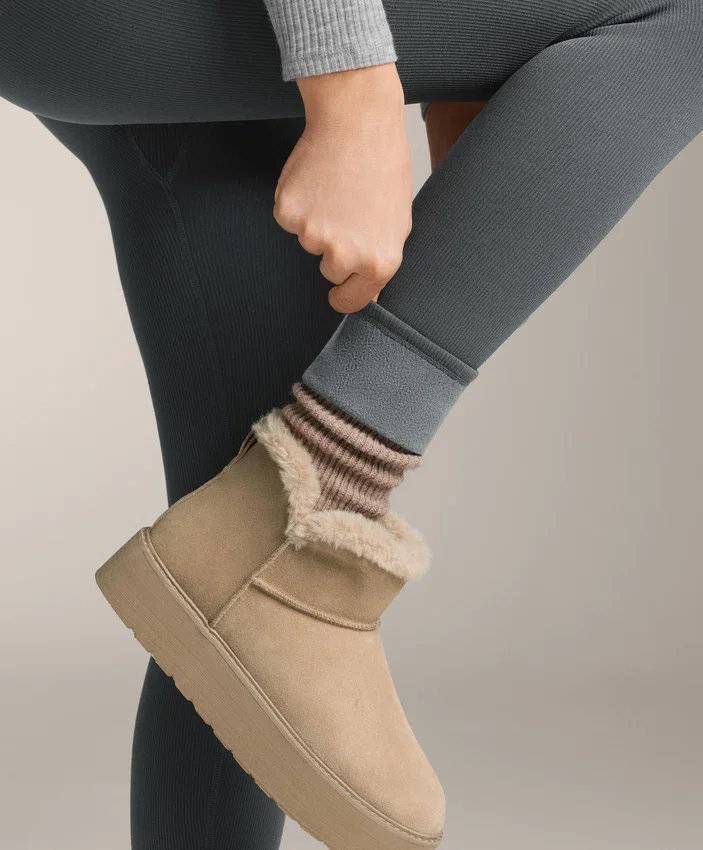 Bardzo wysokie, bezszwowe, wyjątkowo ciepłe legginsy z prążkowanym wykończeniem, sięgające do kostek, 70 cm Bardzo wysokie, bezszwowe, wyjątkowo ciepłe legginsy z prążkowanym wykończeniem, sięgające do kostek, 70 cm