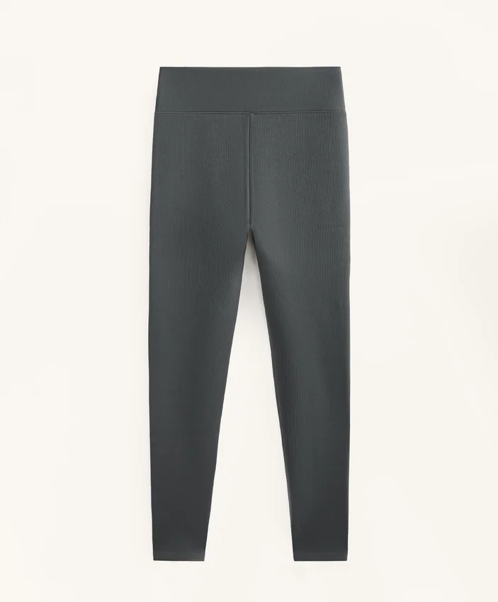 Bardzo wysokie, bezszwowe, wyjątkowo ciepłe legginsy z prążkowanym wykończeniem, sięgające do kostek, 70 cm Bardzo wysokie, bezszwowe, wyjątkowo ciepłe legginsy z prążkowanym wykończeniem, sięgające do kostek, 70 cm