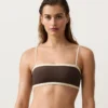 Bikini bandeau z kontrastowymi wykończeniami Bikini bandeau z kontrastowymi wykończeniami