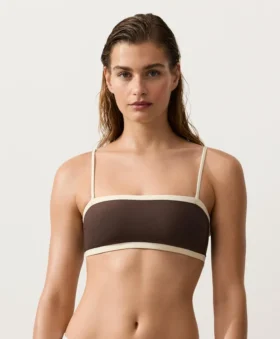 Bikini bandeau z kontrastowymi wykończeniami Bikini bandeau z kontrastowymi wykończeniami
