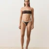 Bikini bandeau z kontrastowymi wykończeniami Bikini bandeau z kontrastowymi wykończeniami