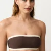 Bikini bandeau z kontrastowymi wykończeniami Bikini bandeau z kontrastowymi wykończeniami