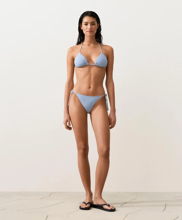 Bikini trójkątne w teksturowane paski Bikini trójkątne w teksturowane paski