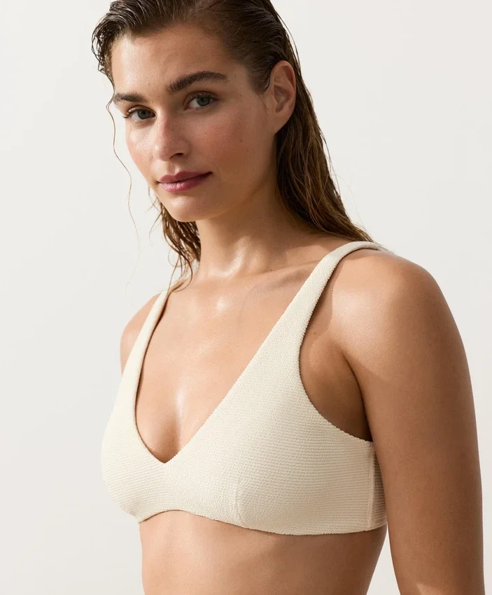 Bikini z marszczonym dekoltem typu halter Bikini z marszczonym dekoltem typu halter