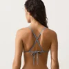 Bikini z trójkątnymi miseczkami z kontrastowymi falistymi wykończeniami Bikini z trójkątnymi miseczkami z kontrastowymi falistymi wykończeniami