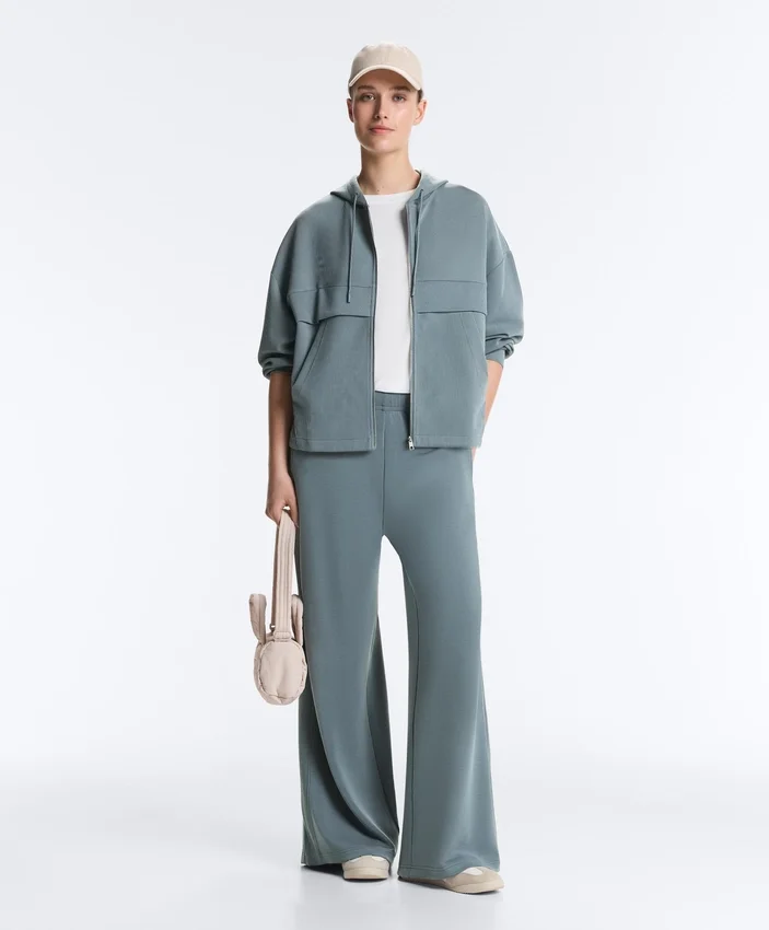 Bluza Soft Touch z prążkowanego materiału z zamkiem błyskawicznym i miękkim w dotyku modalu Bluza Soft Touch z prążkowanego materiału z zamkiem błyskawicznym i miękkim w dotyku modalu
