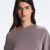 Bluza z asymetrycznym dekoltem, regulowaną talią i Soft Touch modalem Bluza z asymetrycznym dekoltem, regulowaną talią i Soft Touch modalem