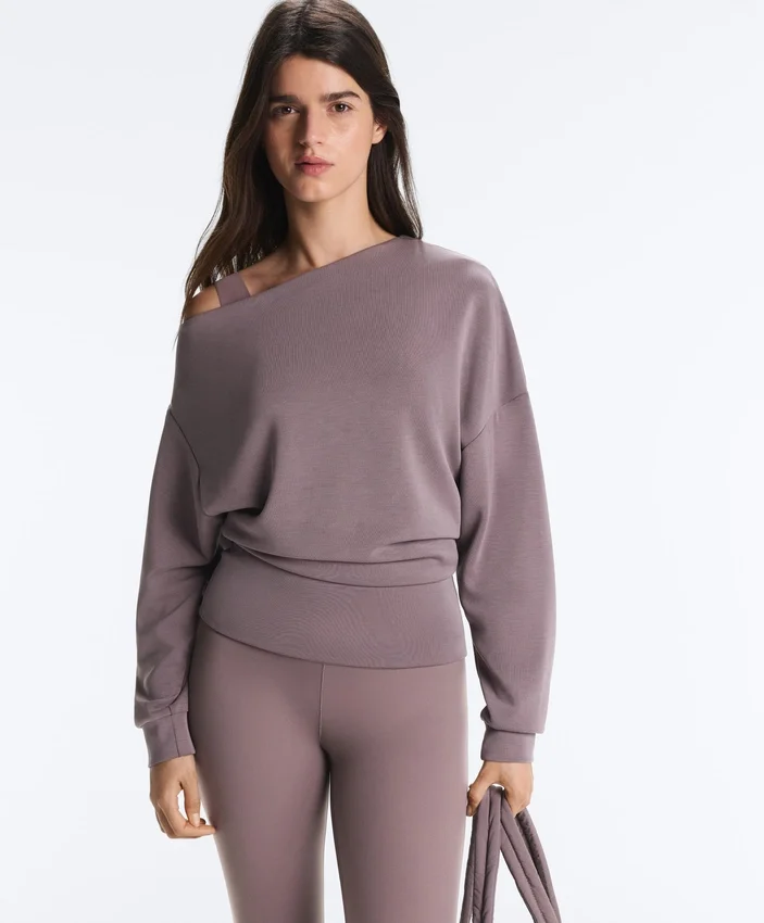 Bluza z asymetrycznym dekoltem, regulowaną talią i Soft Touch modalem Bluza z asymetrycznym dekoltem, regulowaną talią i Soft Touch modalem