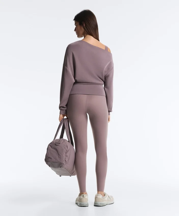 Bluza z asymetrycznym dekoltem, regulowaną talią i Soft Touch modalem Bluza z asymetrycznym dekoltem, regulowaną talią i Soft Touch modalem
