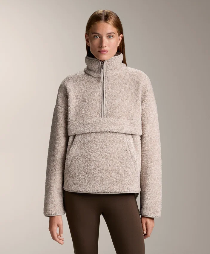 Bluza z imitacji kożuchu z przednią kieszenią Bluza z imitacji kożuchu z przednią kieszenią