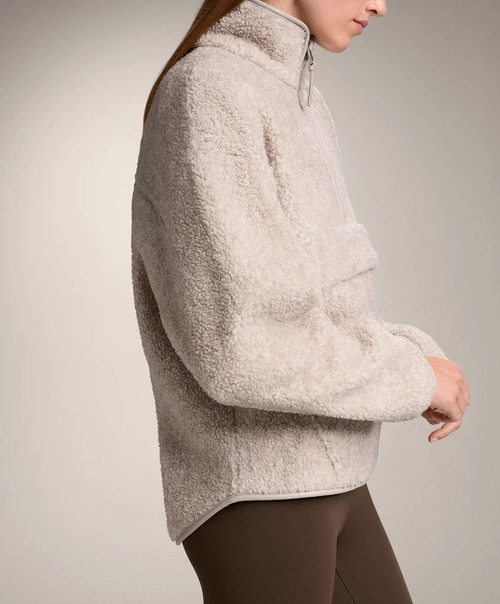 Bluza z imitacji kożuchu z przednią kieszenią Bluza z imitacji kożuchu z przednią kieszenią