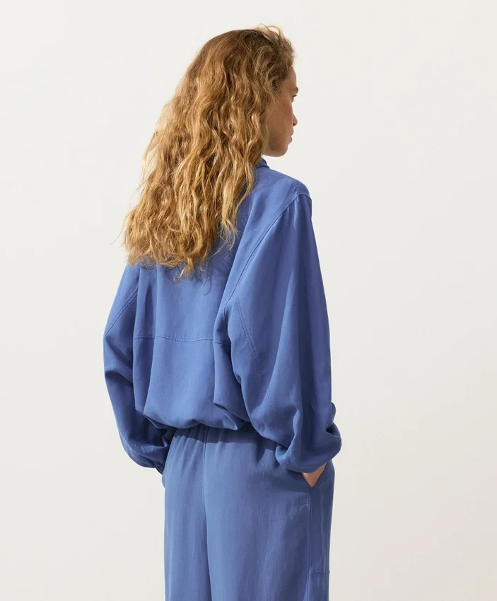 Bluza z półsuwakiem i kieszenią z przodu, mieszanka lyocellu i 24% lnu Bluza z półsuwakiem i kieszenią z przodu, mieszanka lyocellu i 24% lnu