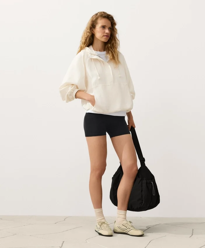 Bluza z półsuwakiem i kieszenią z przodu, mieszanka lyocellu i 24% lnu Bluza z półsuwakiem i kieszenią z przodu, mieszanka lyocellu i 24% lnu
