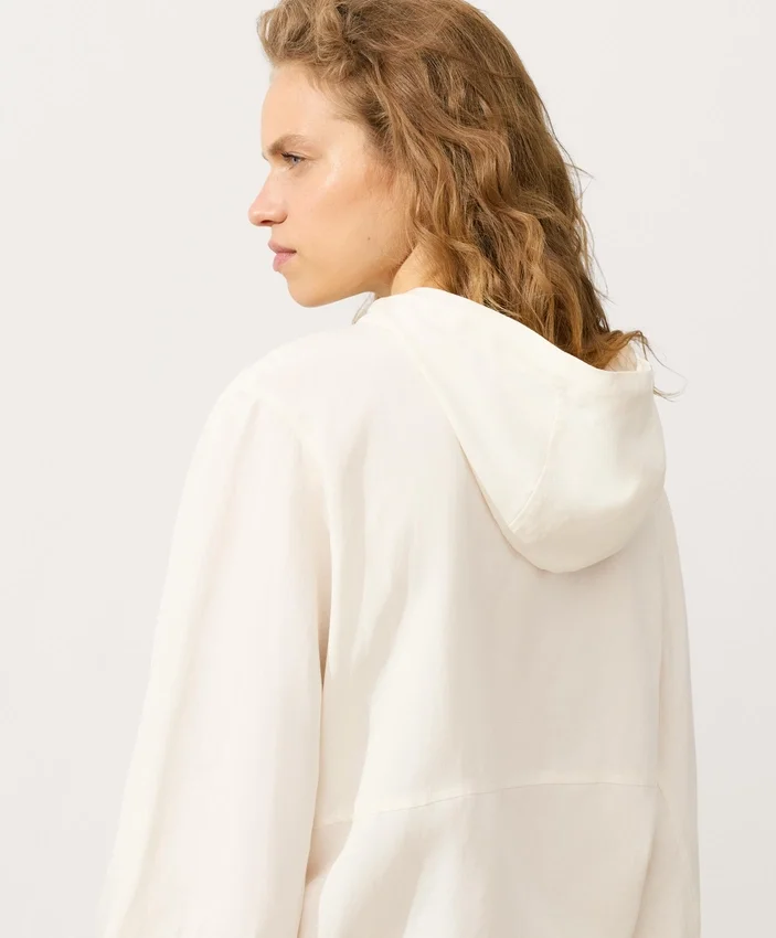 Bluza z półsuwakiem i kieszenią z przodu, mieszanka lyocellu i 24% lnu Bluza z półsuwakiem i kieszenią z przodu, mieszanka lyocellu i 24% lnu