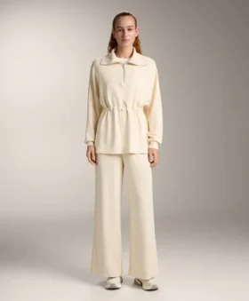 bluza z psuwakiem z soft touch modalu 2 1 280x339 - Spodnie z prostymi nogawkami i prążkowanymi wstawkami z Soft Touch modalu