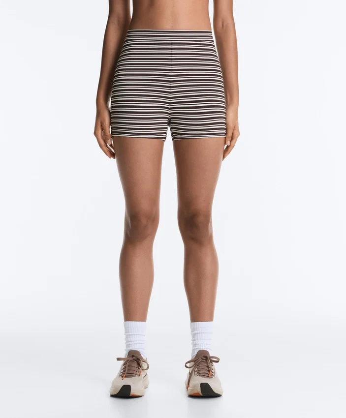 Comfortlux Spodnie typu hot pants z wysokim stanem (5 cm) w paski Comfortlux Spodnie typu hot pants z wysokim stanem (5 cm) w paski