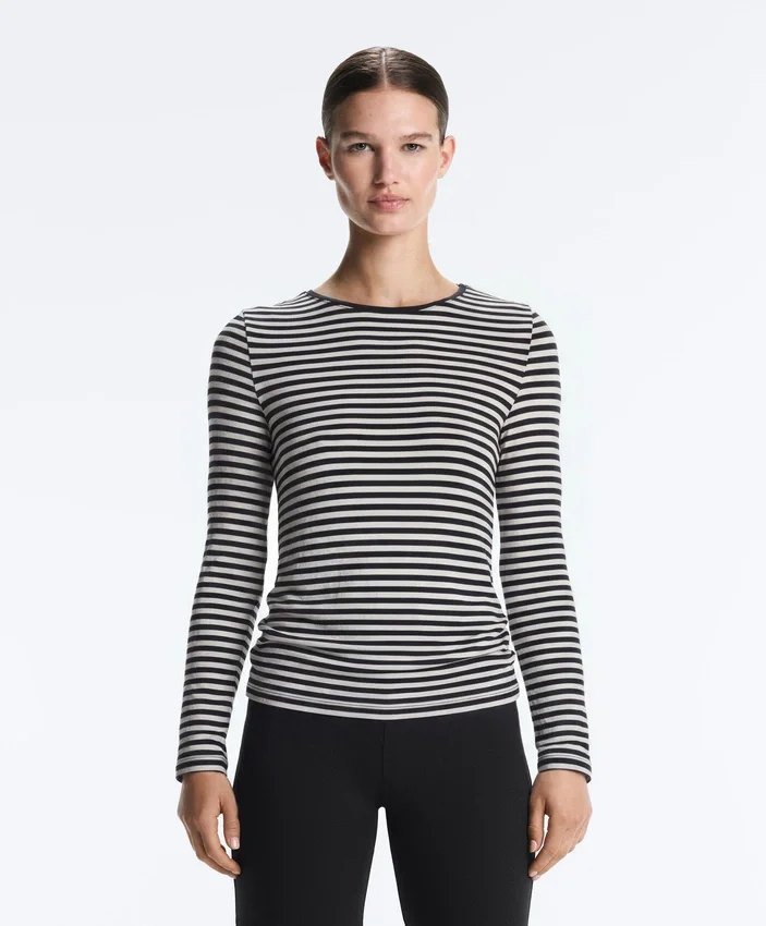 Dopasowany T-shirt w paski z długim rękawem Dopasowany T-shirt w paski z długim rękawem