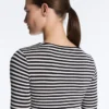 Dopasowany T-shirt w paski z długim rękawem Dopasowany T-shirt w paski z długim rękawem