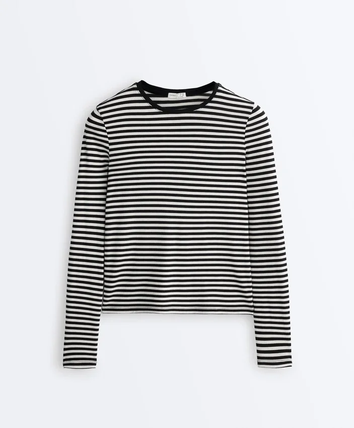 Dopasowany T-shirt w paski z długim rękawem Dopasowany T-shirt w paski z długim rękawem