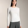 Dopasowany T-shirt z długim rękawem z dzianiny prążkowanej z bawełny i modalu Dopasowany T-shirt z długim rękawem z dzianiny prążkowanej z bawełny i modalu