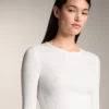 Dopasowany T-shirt z długim rękawem z dzianiny prążkowanej z bawełny i modalu Dopasowany T-shirt z długim rękawem z dzianiny prążkowanej z bawełny i modalu