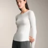 Dopasowany T-shirt z długim rękawem z dzianiny prążkowanej z bawełny i modalu Dopasowany T-shirt z długim rękawem z dzianiny prążkowanej z bawełny i modalu