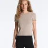 Dopasowany T-shirt z krótkim rękawem z prążkowanego modalu Dopasowany T-shirt z krótkim rękawem z prążkowanego modalu