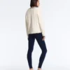 Dzianinowy sweter z kontrastowym dekoltem w serek Dzianinowy sweter z kontrastowym dekoltem w serek
