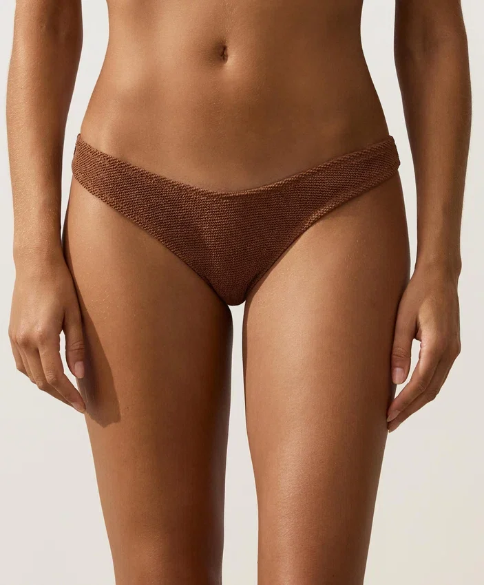 Figi bikini brazylijskie z marszczonym materiałem i wycięciem w kształcie litery U Figi bikini brazylijskie z marszczonym materiałem i wycięciem w kształcie litery U