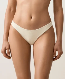Figi bikini brazylijskie z marszczonym materiałem i wycięciem w kształcie litery U Figi bikini brazylijskie z marszczonym materiałem i wycięciem w kształcie litery U