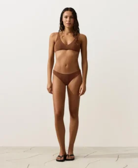 Figi bikini brazylijskie z marszczonym materiałem i wycięciem w kształcie litery U Figi bikini brazylijskie z marszczonym materiałem i wycięciem w kształcie litery U