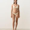 Figi bikini brazylijskie z marszczonym materiałem i wycięciem w kształcie litery U Figi bikini brazylijskie z marszczonym materiałem i wycięciem w kształcie litery U