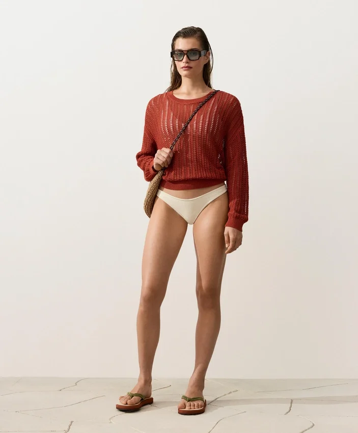 Figi bikini brazylijskie z marszczonym materiałem i wycięciem w kształcie litery U Figi bikini brazylijskie z marszczonym materiałem i wycięciem w kształcie litery U