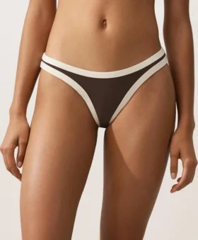 Figi bikini o średnim pokryciu z kontrastową lamówką i wycięciem w kształcie litery U Figi bikini o średnim pokryciu z kontrastową lamówką i wycięciem w kształcie litery U