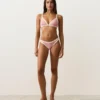 Figi bikini o średnim pokryciu z kontrastową lamówką i wycięciem w kształcie litery U Figi bikini o średnim pokryciu z kontrastową lamówką i wycięciem w kształcie litery U