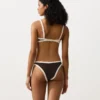 Figi bikini o średnim pokryciu z kontrastową lamówką i wycięciem w kształcie litery U Figi bikini o średnim pokryciu z kontrastową lamówką i wycięciem w kształcie litery U