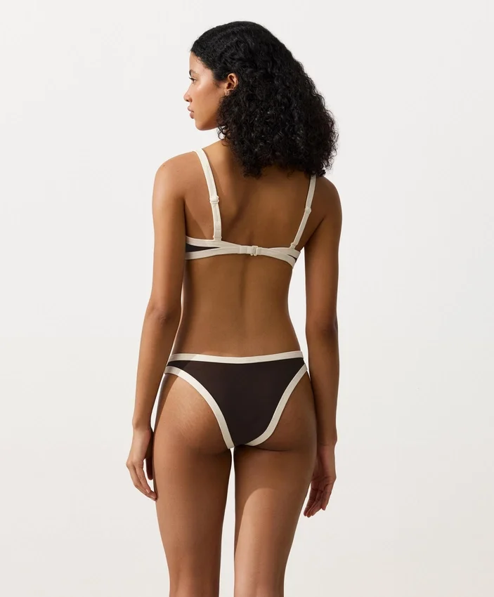 Figi bikini o średnim pokryciu z kontrastową lamówką i wycięciem w kształcie litery U Figi bikini o średnim pokryciu z kontrastową lamówką i wycięciem w kształcie litery U