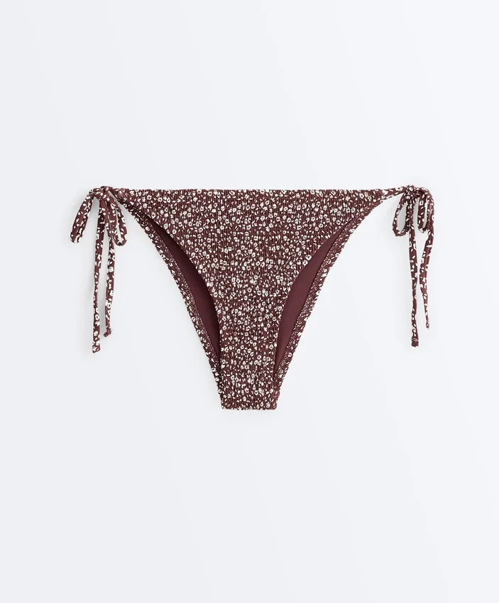 Figi Bikini o średnim stopniu zakrycia z marszczonym materiałem i wiązaniem Figi Bikini o średnim stopniu zakrycia z marszczonym materiałem i wiązaniem