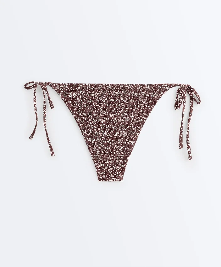 Figi Bikini o średnim stopniu zakrycia z marszczonym materiałem i wiązaniem Figi Bikini o średnim stopniu zakrycia z marszczonym materiałem i wiązaniem